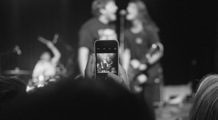 YouNow – Todo lo que debes saber sobre esta red social younow subiendo imagenes concierto